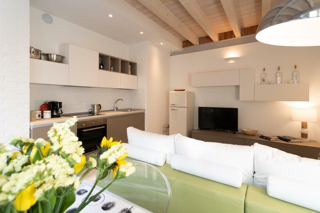 White Suite With Private Terrace By Rent All Όπως Εξωτερικό φωτογραφία